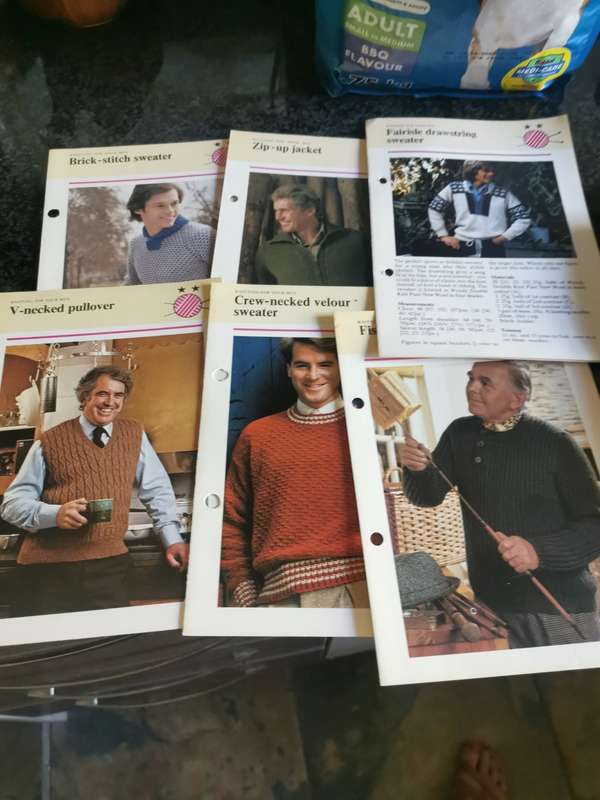 HUGE LOT KNITING PATTERNS