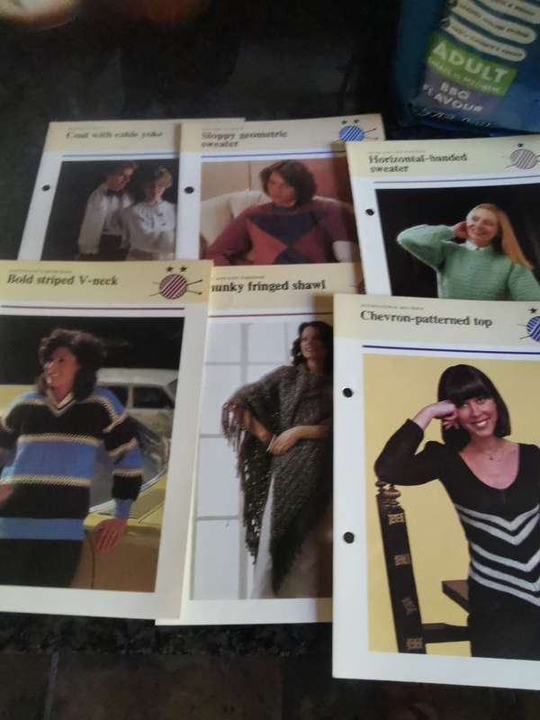 HUGE LOT KNITING PATTERNS