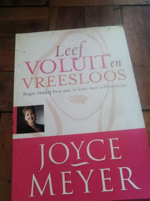 BOOK LEEF VOLUIT EN VREESLOOS