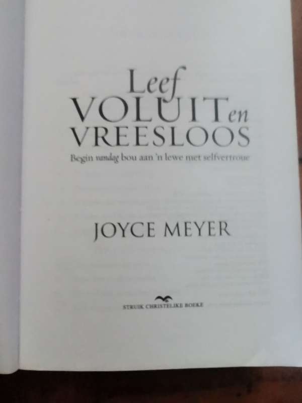 BOOK LEEF VOLUIT EN VREESLOOS