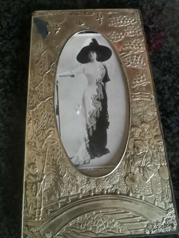VINTAGE FRAMED PHOTO