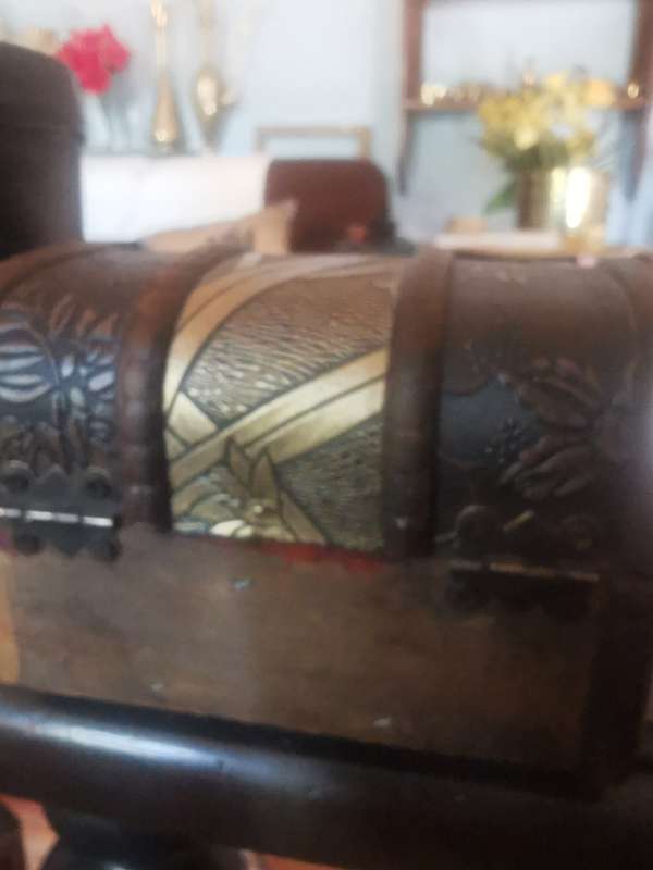 COLLECTABLE JEWELRY BOX