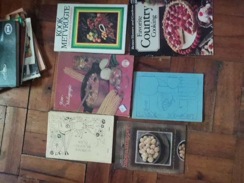 VINTAGE LOT RECIPE BOOKS
