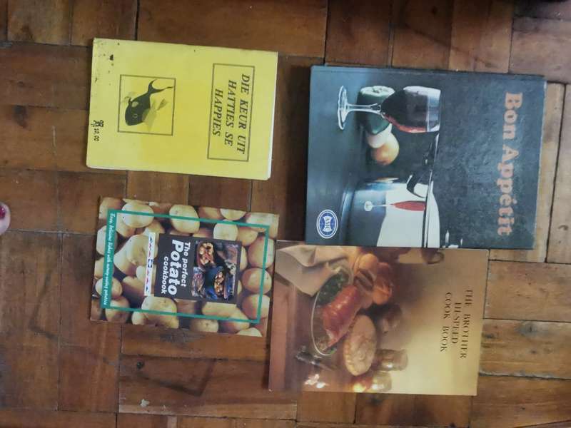 VINTAGE LOT RECIPE BOOKS