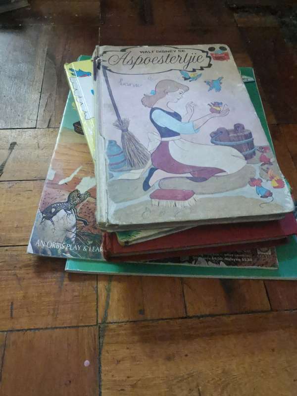 LOT CHILDRENS BOOKS