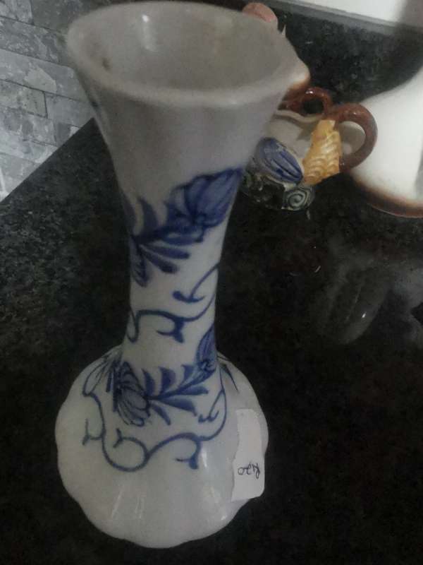 VINTAGE 16.5CM VASE