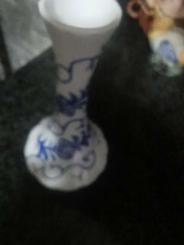 VINTAGE 16.5CM VASE