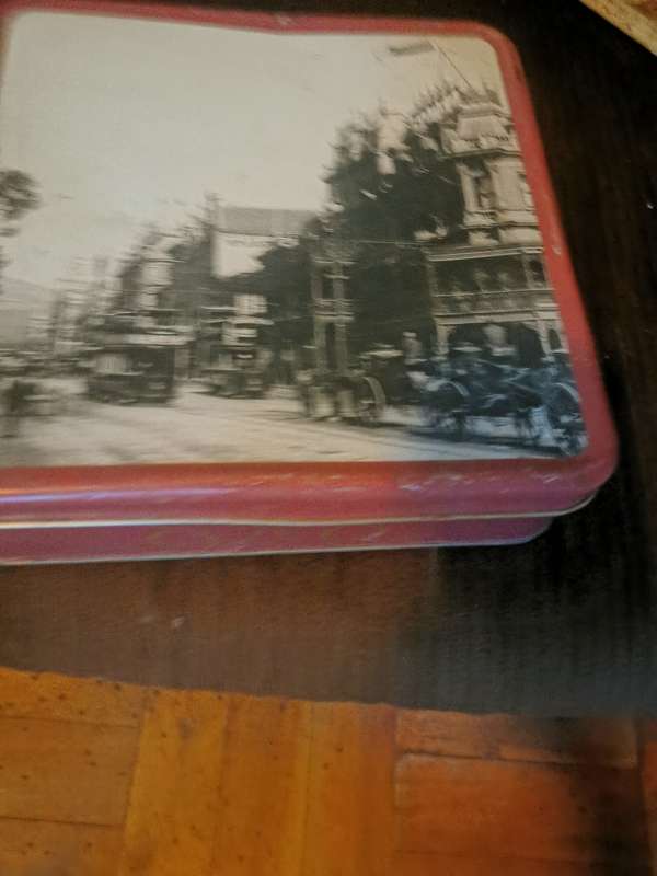 VINTGE COLECTABLE TIN