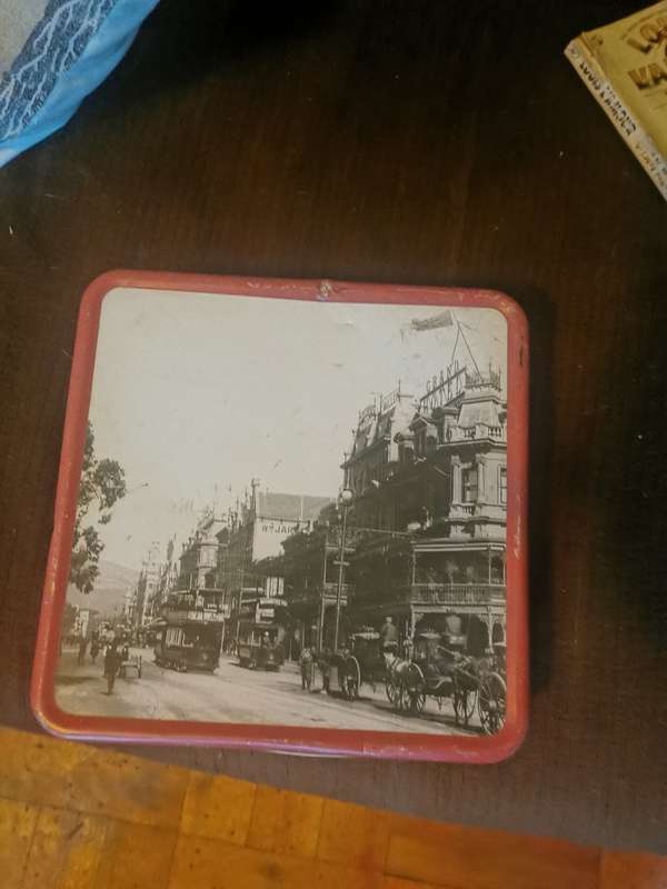VINTGE COLECTABLE TIN