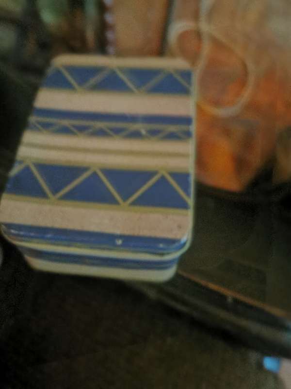 VINTAGE  SMALL STRIPE TIN