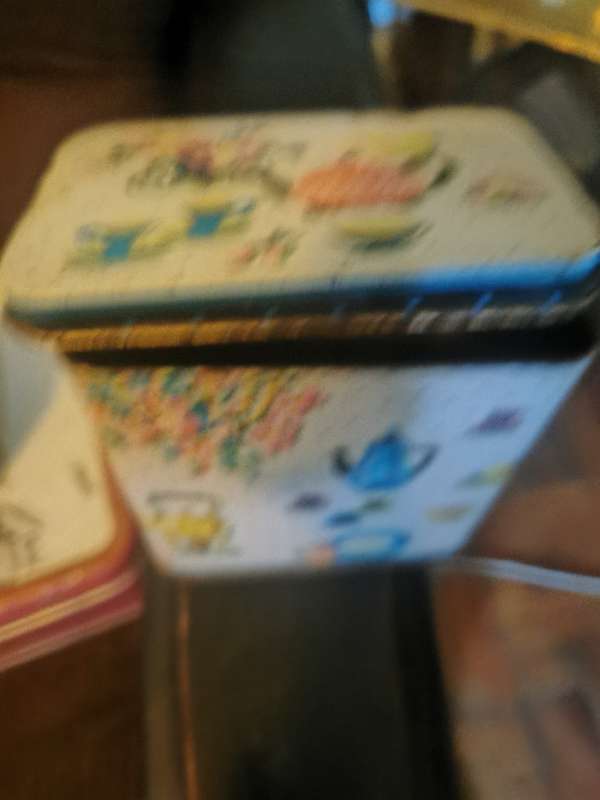 VINTAGE  SMALL STRIPE TIN