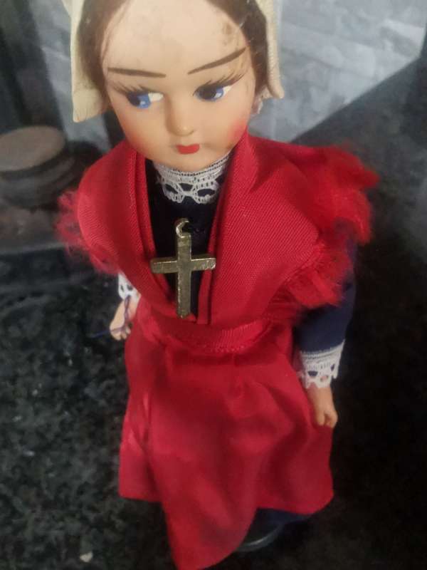 VINTAGE COLLECTABLE DOLL 4