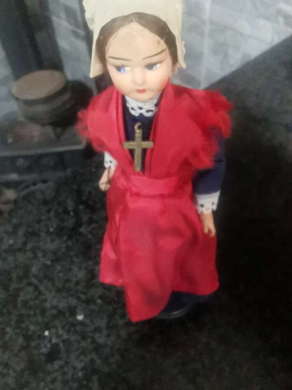 VINTAGE COLLECTABLE DOLL 4