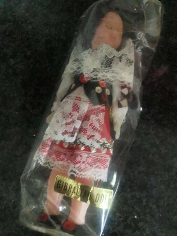 COLLECTABLE DOLL 3