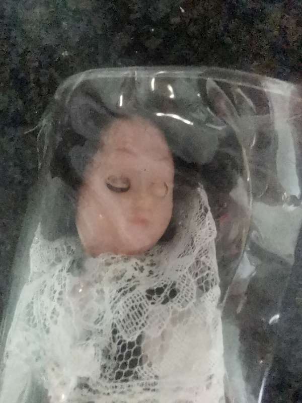 COLLECTABLE DOLL 3