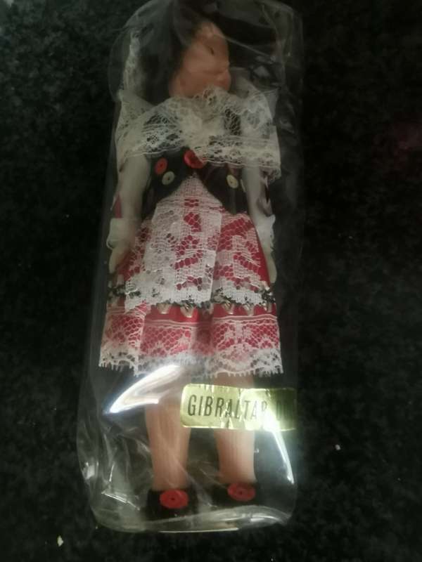 COLLECTABLE DOLL 3
