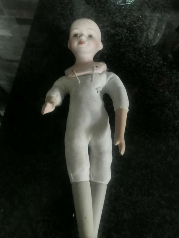 COLLECTABLE PORCELAIN DOLL