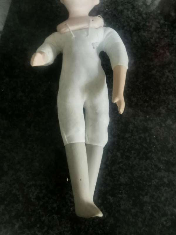 COLLECTABLE PORCELAIN DOLL