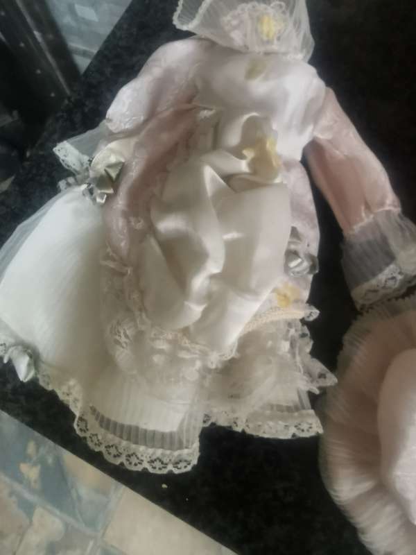 COLLECTABLE PORCELAIN DOLL