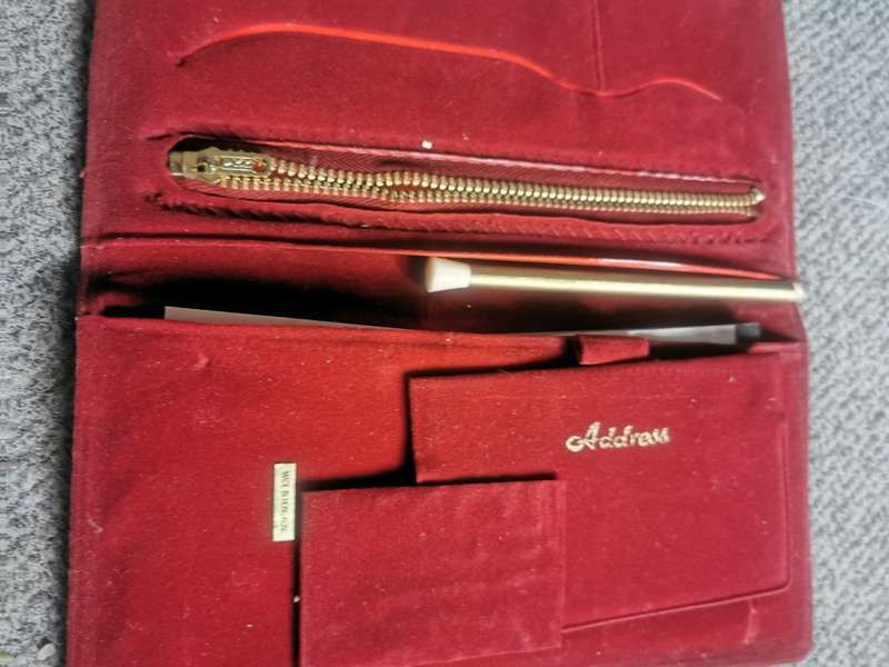 VINTAGTAGE YARDLEY VELVET PURSE WITH EXCESSORIES
