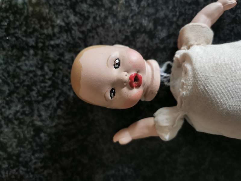 SMALL VINTAGE COLLECTBLE  BABY DOLL