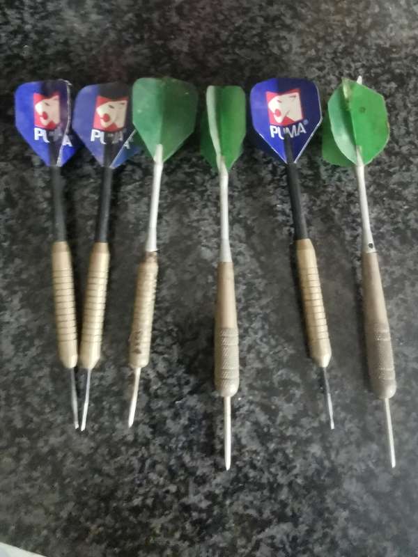 6 VINTAGE DARTS