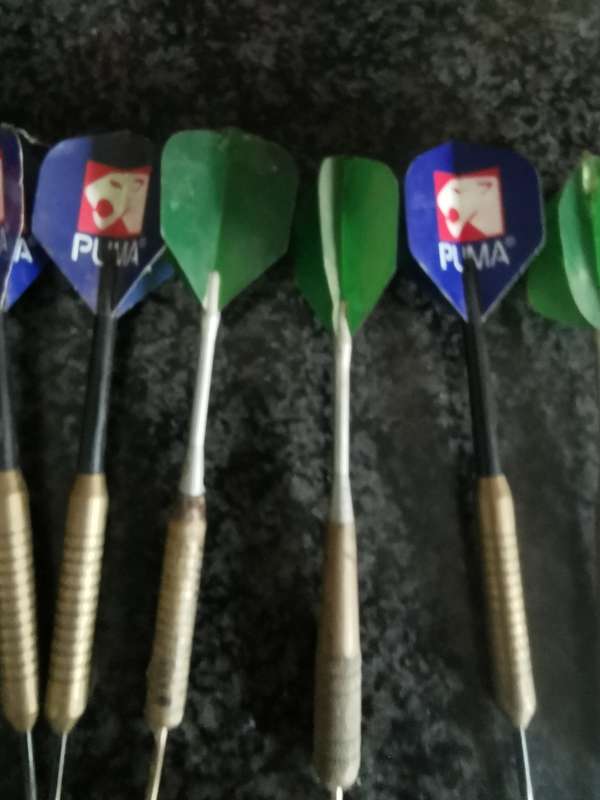 6 VINTAGE DARTS