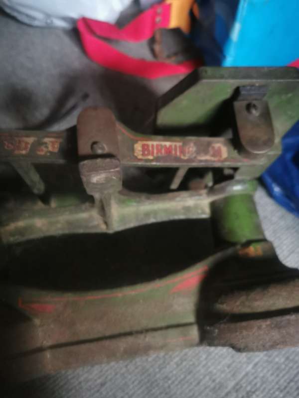 ANTIQUE BURMINGHAM SCALE WITH WEIGHTS NR 2