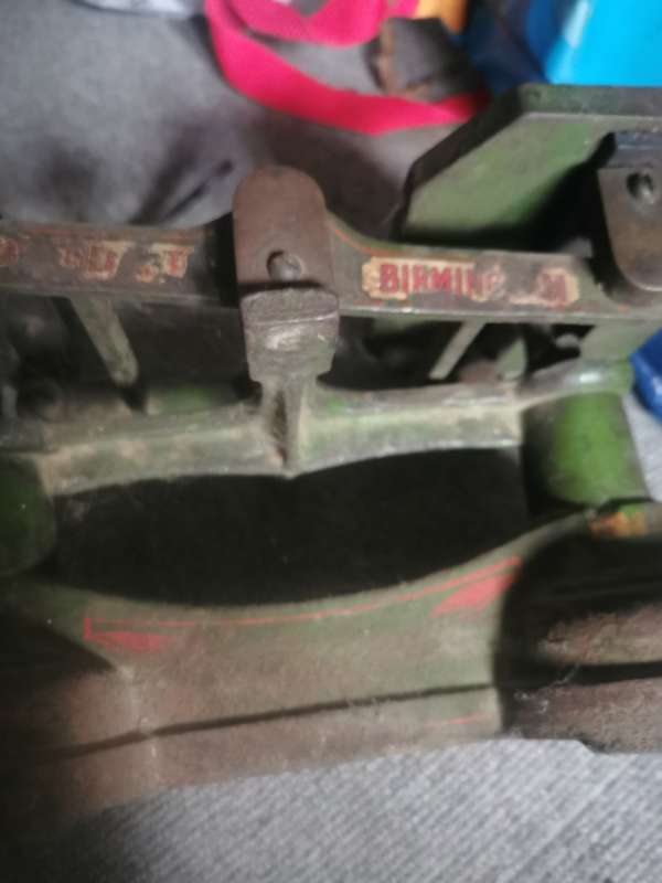 ANTIQUE BURMINGHAM SCALE WITH WEIGHTS NR 2