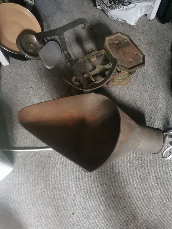 ANTIQUE BURMINGHAM SCALE WITH WEIGHTS NR 2