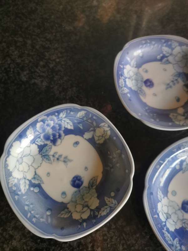 3 SMALL IMPERIAL IMARI PLATES