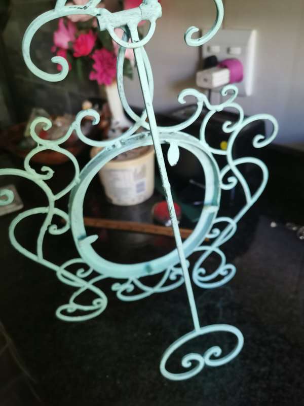 VINTAGE IRON STAND  WITH PHOTO FRAME