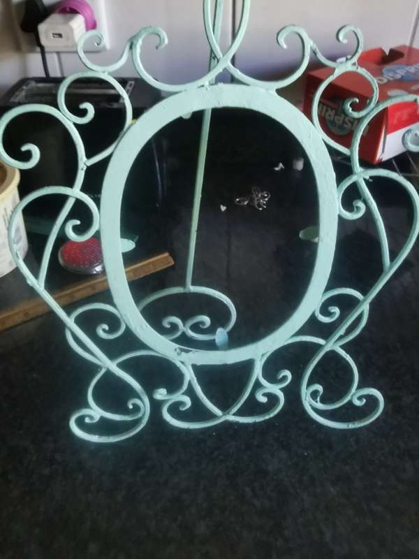 VINTAGE IRON STAND  WITH PHOTO FRAME