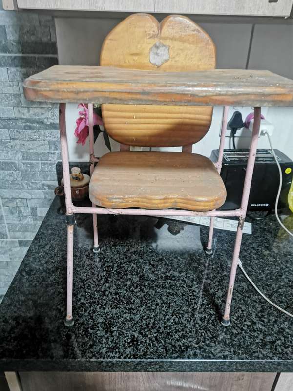 VINTAGE BABY FEEDING CHAIR