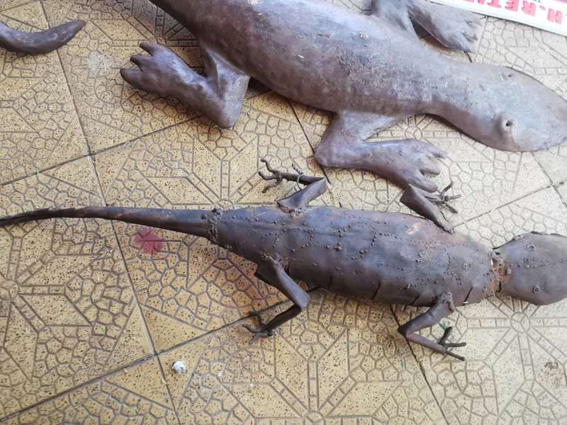 2 VINTAGE WALL MOUMTED LIZZARDS