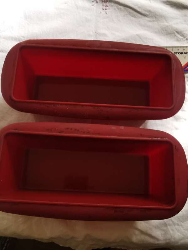 2 VINTAGE SILLICON BREADPANS