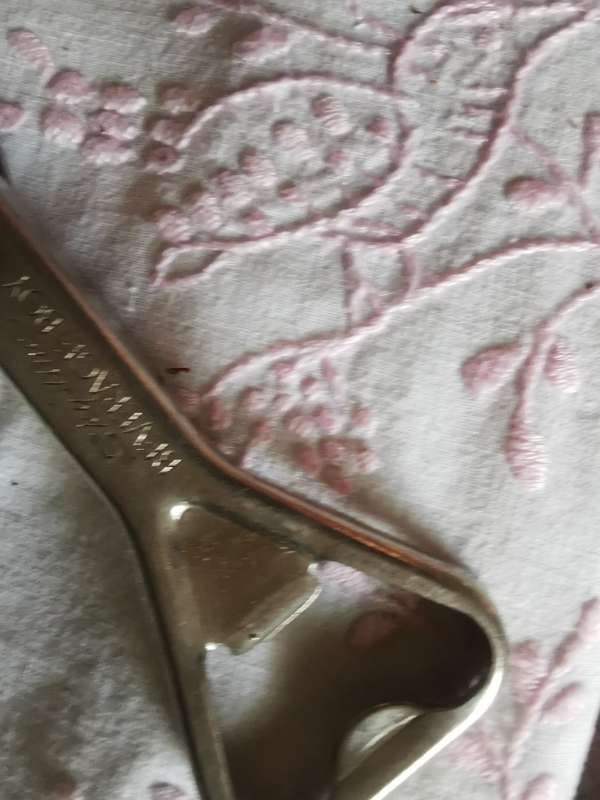 VINTAGE COLLEBLE SKYLINE OPENER