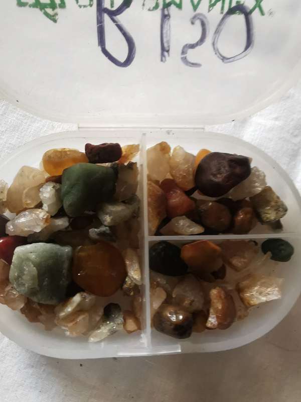 LOT SMALL COLLECTABLE STONES