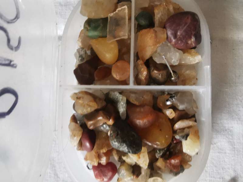LOT SMALL COLLECTABLE STONES