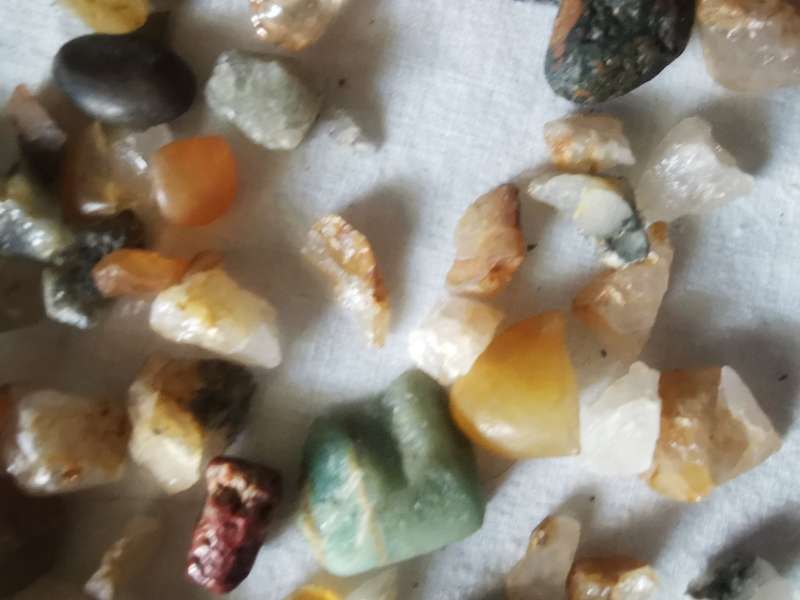 LOT SMALL COLLECTABLE STONES