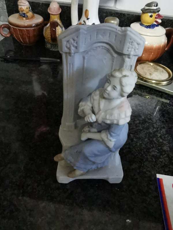 VINTAGE DECORATED VASE