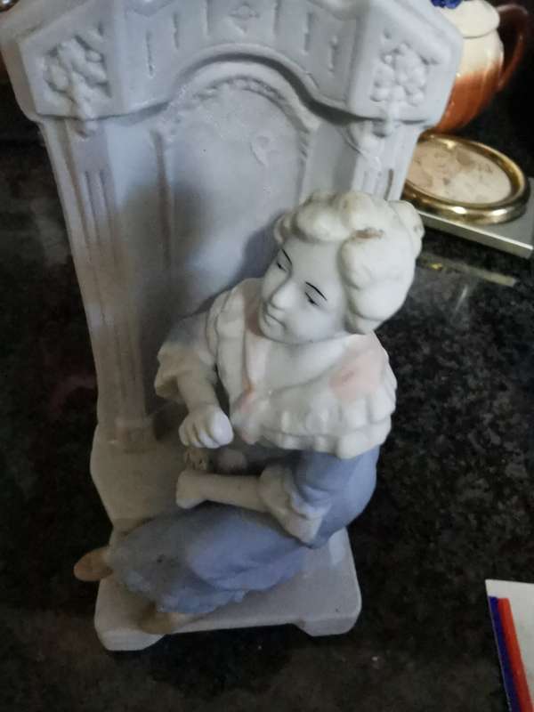 VINTAGE DECORATED VASE