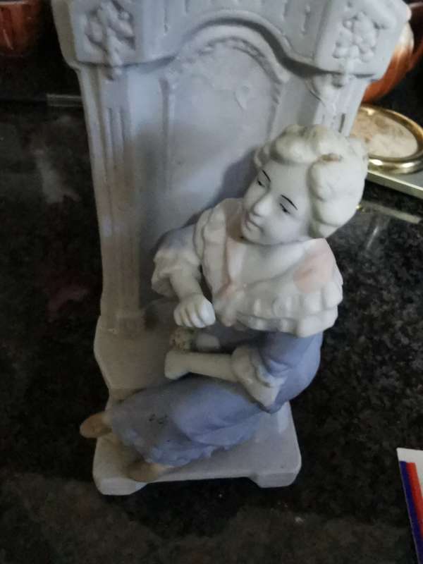 VINTAGE DECORATED VASE