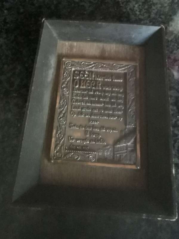 VINTAGE WALL HANGING PLAQUE IN WOODEN FRAME