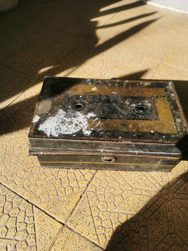 VINTAGE MONEY BOX  WITH SOME SPECIMEN STONES