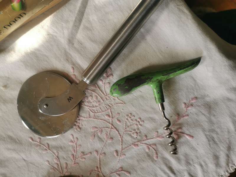 2 VINTAGE KITCHEN UTENSILS