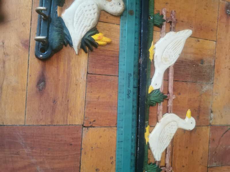 VINTAGE IRON CHICKEN DECOR