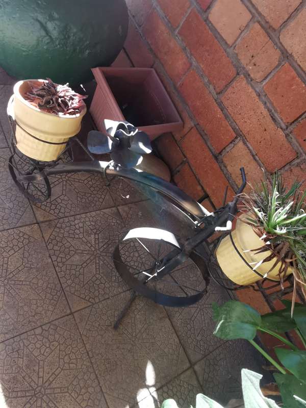 SMALL IRON BICYCLE WITH PLANT HOLDERS