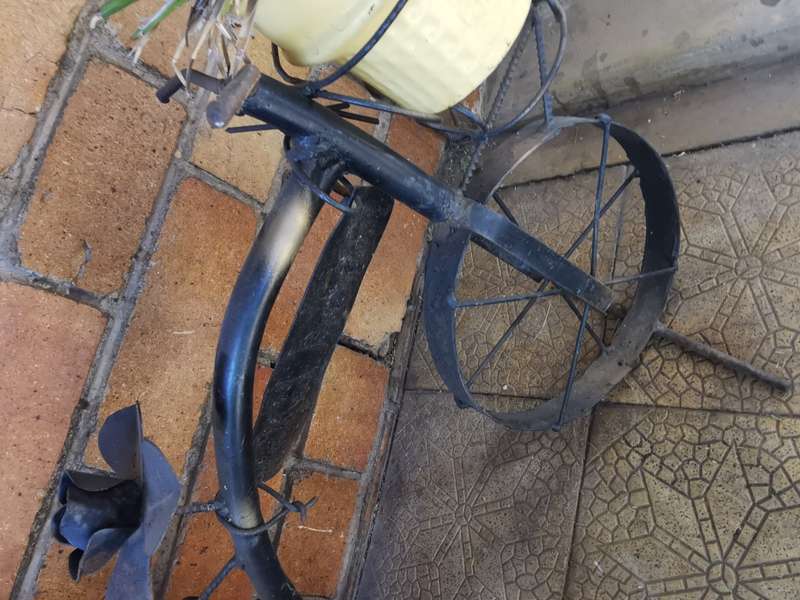 SMALL IRON BICYCLE WITH PLANT HOLDERS