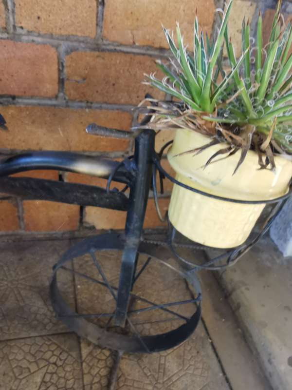 SMALL IRON BICYCLE WITH PLANT HOLDERS